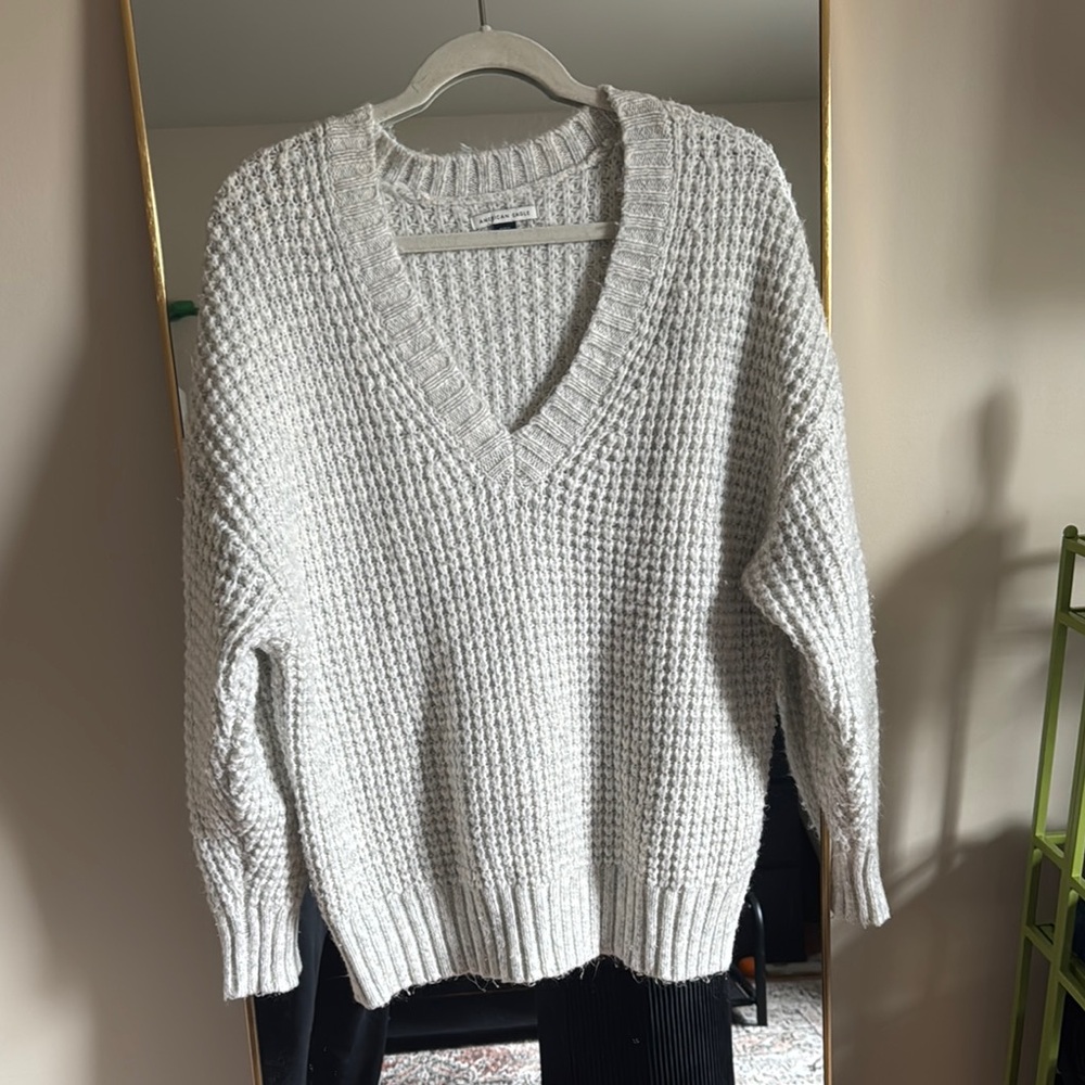 AE waffle v neck sweater EUC